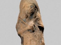 Aeg T 34  Aeg T 34, Vermutl. Theben, Ende 20. bis 25. Dynastie, Uschebti-Aufseher, Roter Ton, H 10,1 cm, B 3,5 cm, T 3,2 cm